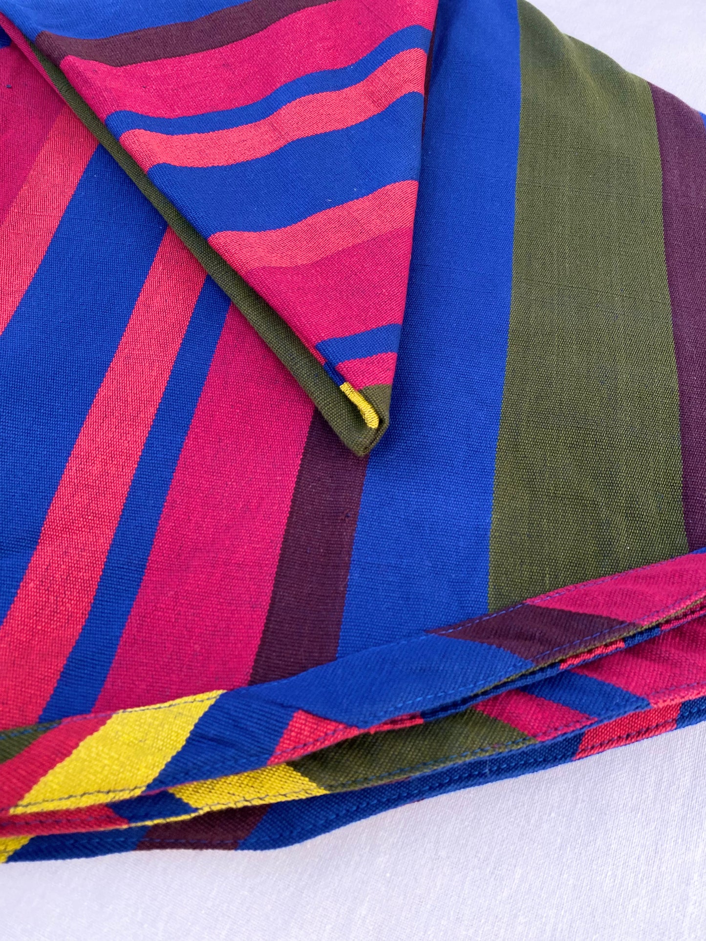 Round table cloth - Blue and red stripes ( 4 seater- 60Q )