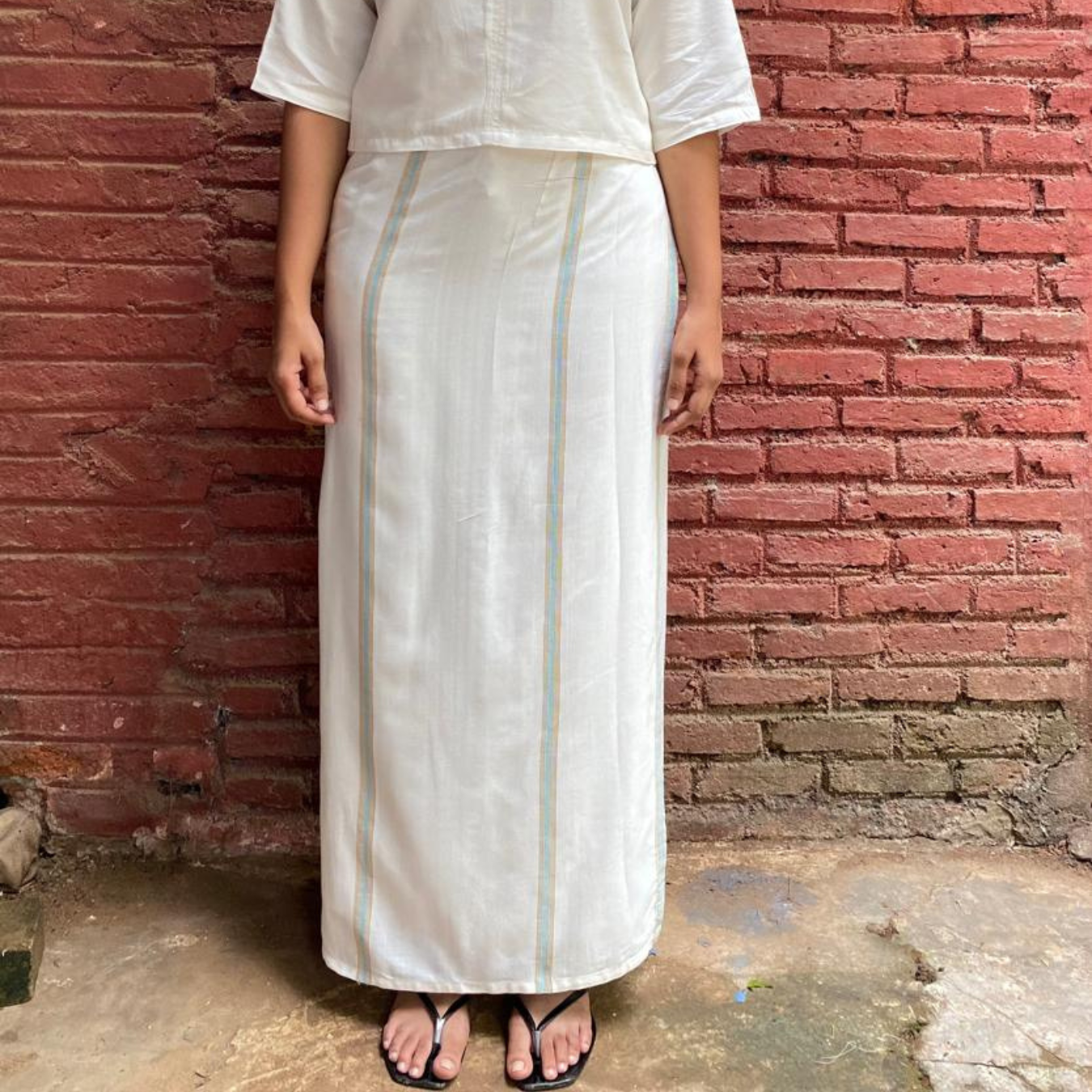Lungi - White with light blue & beige stripes