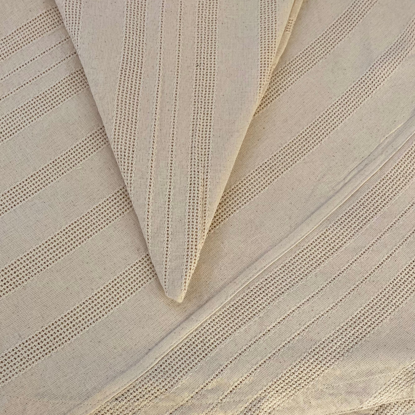 Round table cloth - Leno (Lace) Off white (6 seaters - 72Q)