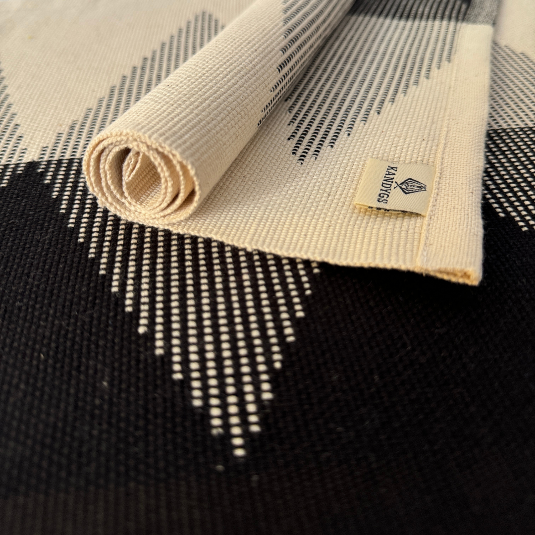 Dumbara Table Mat - 4 Diamonds (Black & White)