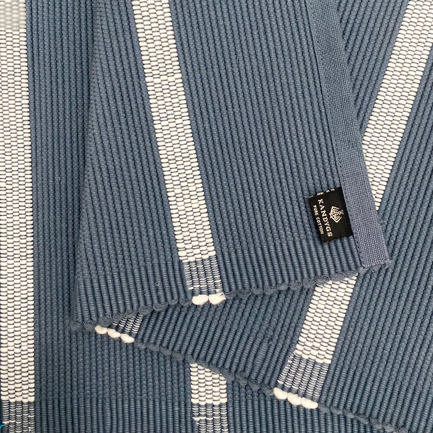 Floor rug - Dark grey with pure white stripes