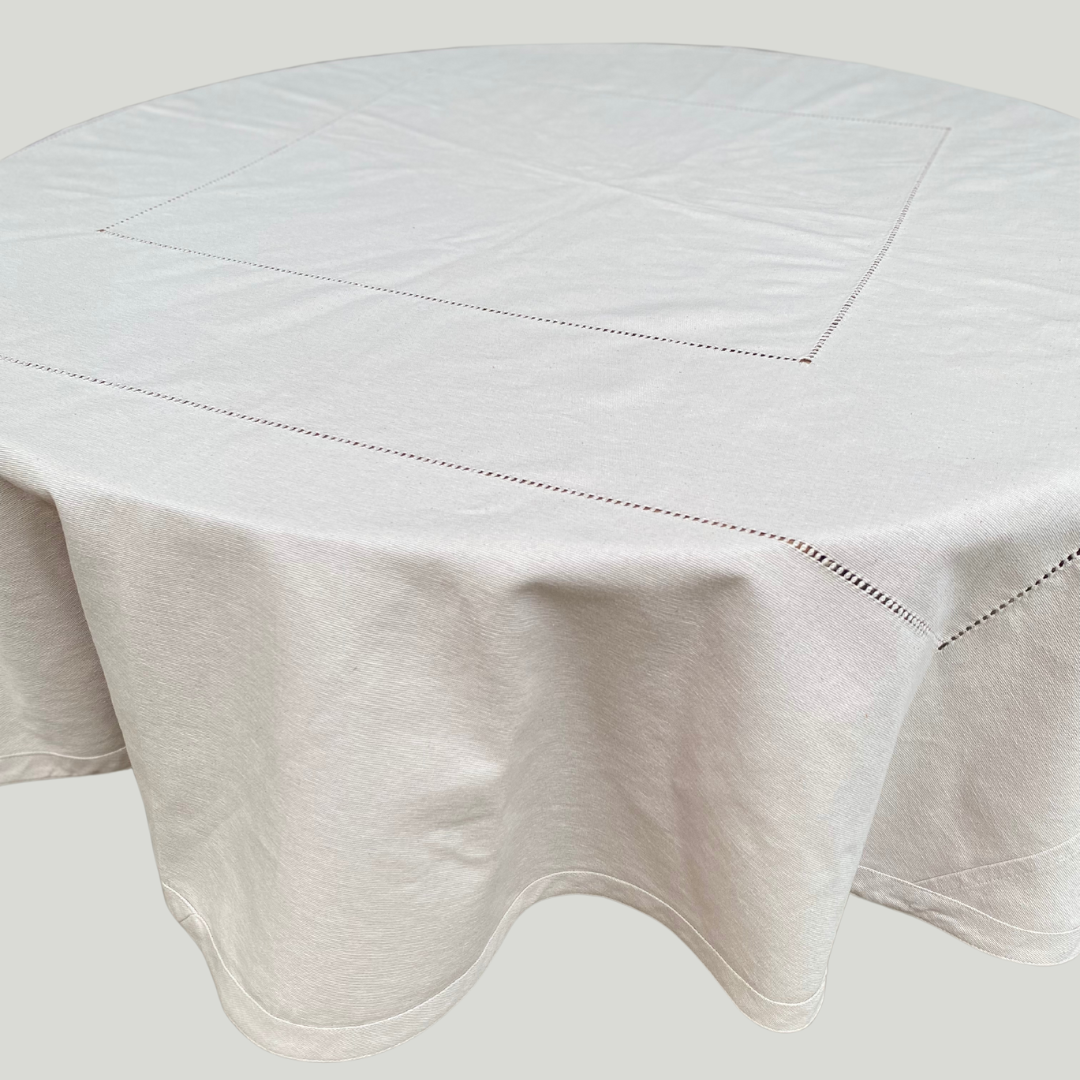 Round table cloth - Off white ( 4 seater - 60Q )