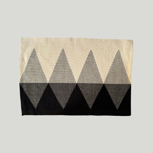 Dumbara Table Mat - 4 Diamonds (Black & White)