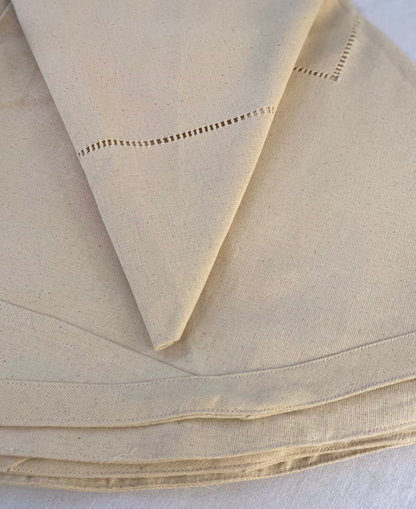 Round table cloth - Off white ( 4 seater - 60Q )