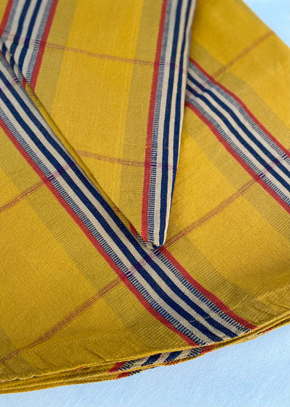 Round table - Mustard stripes ( 6 seater - 72Q )