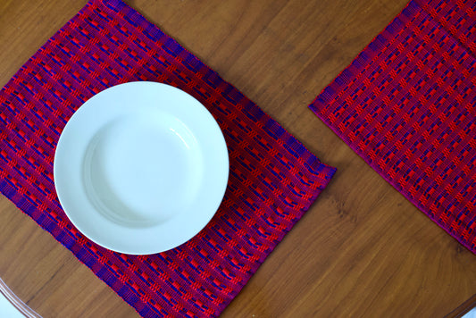 Tabel Mat (Crimson & Indigo)