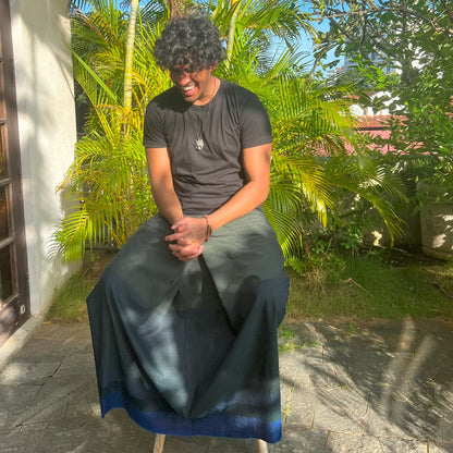 Sarong - Dark green with a Midnight blue border