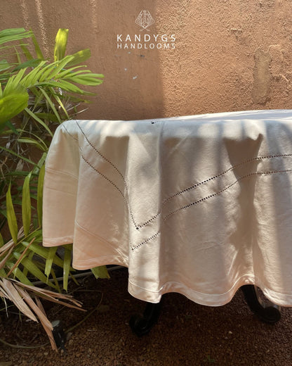 Round table GP - Off white ( 6 seater - 72Q )